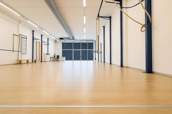 locale commerciale in vendita a Pontedera