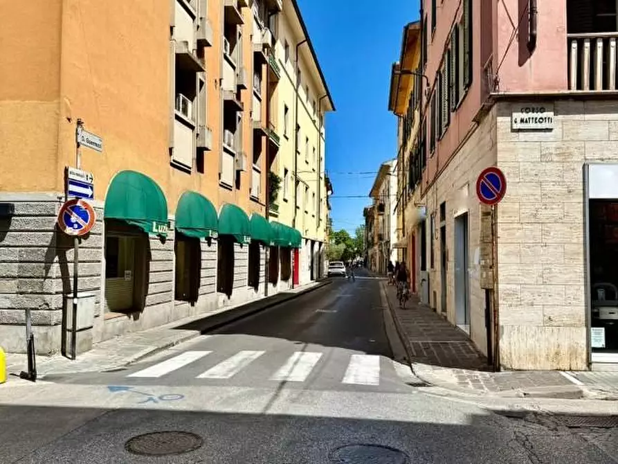 negozio in vendita a Pontedera