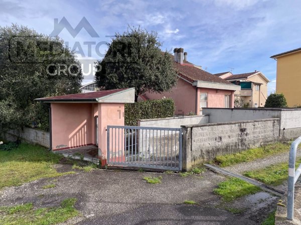casa indipendente in vendita a Pontedera in zona Il Romito
