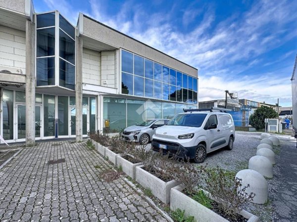 negozio in vendita a Pontedera