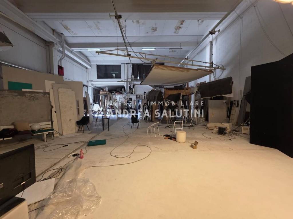 capannone in vendita a Pontedera