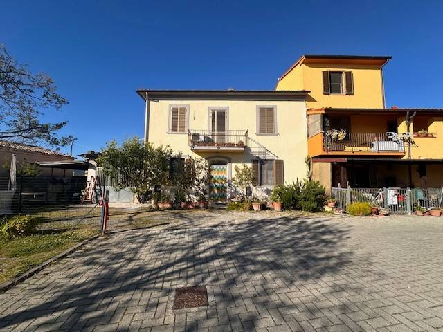 casa indipendente in vendita a Pontedera