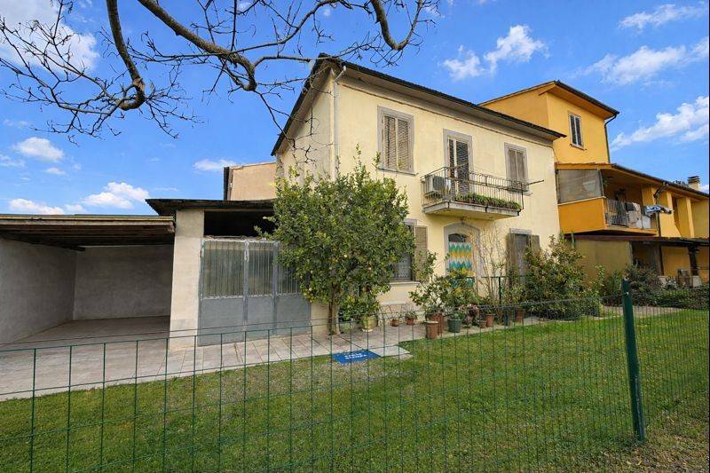 casa indipendente in vendita a Pontedera