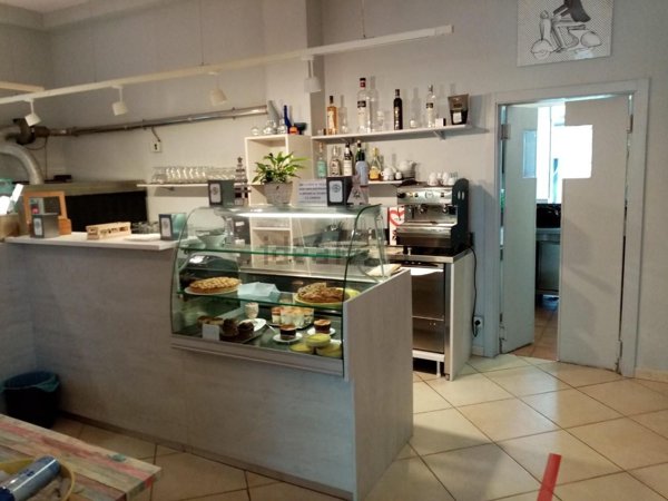 negozio in vendita a Pontedera