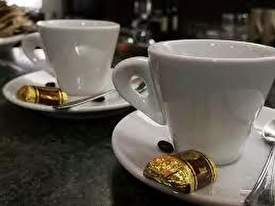 negozio in vendita a Pontedera