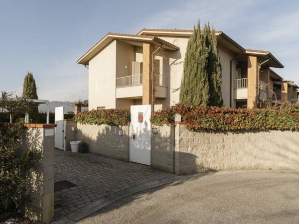 casa indipendente in vendita a Pontedera in zona Pardossi