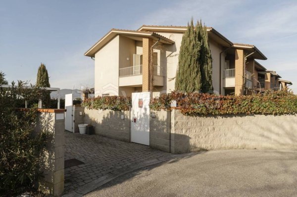 casa indipendente in vendita a Pontedera