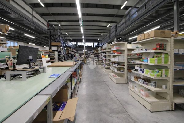 capannone in vendita a Pontedera