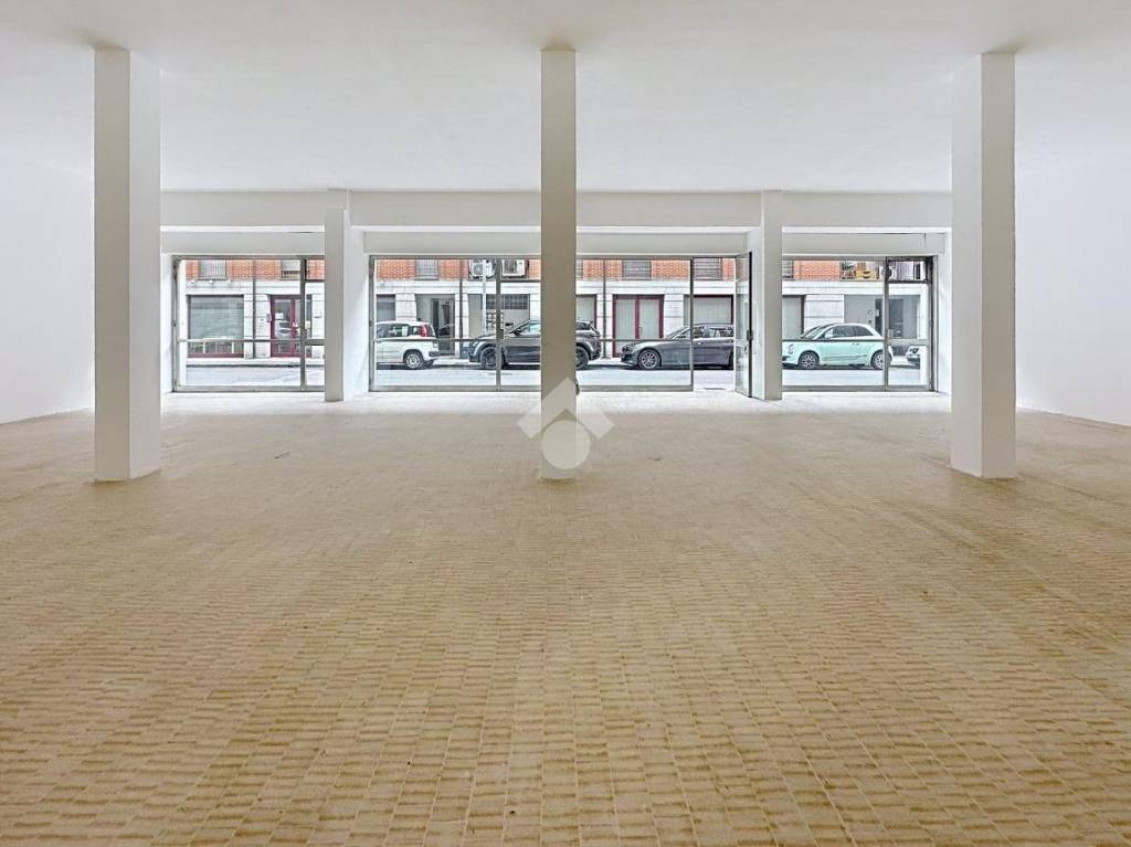 negozio in vendita a Pontedera