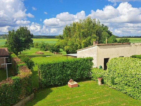 casa indipendente in vendita a Pontedera