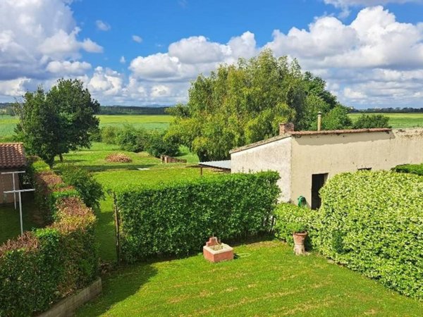 casa indipendente in vendita a Pontedera