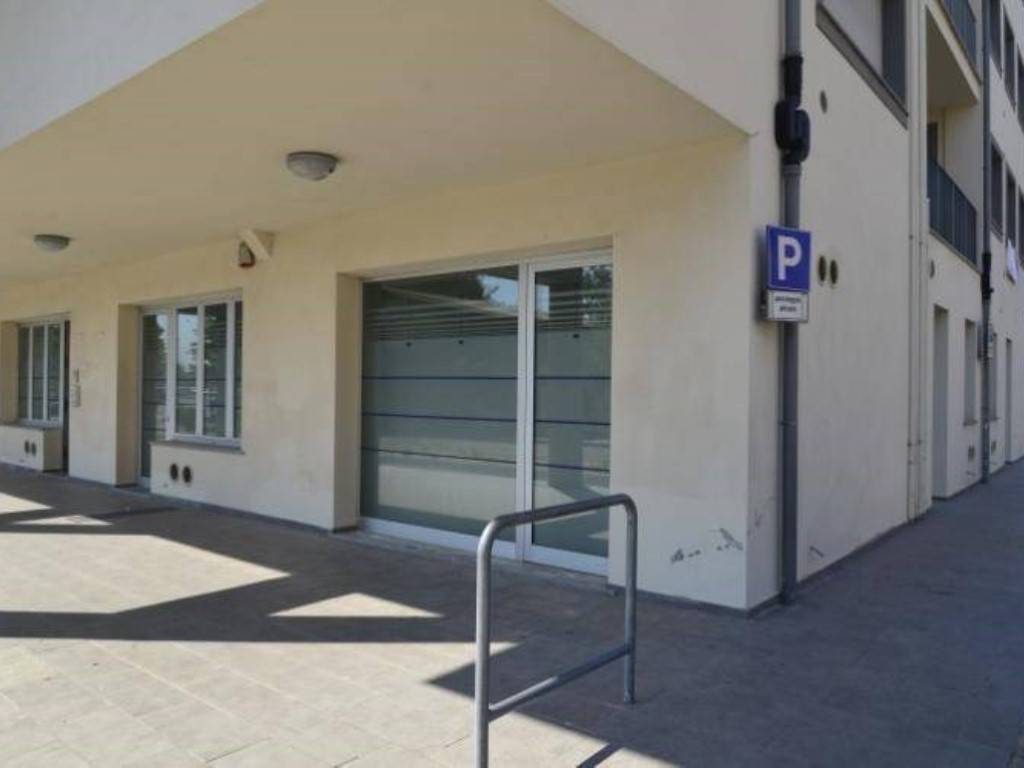 negozio in vendita a Pontedera