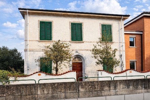 casa indipendente in vendita a Pontedera