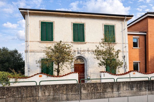 casa indipendente in vendita a Pontedera