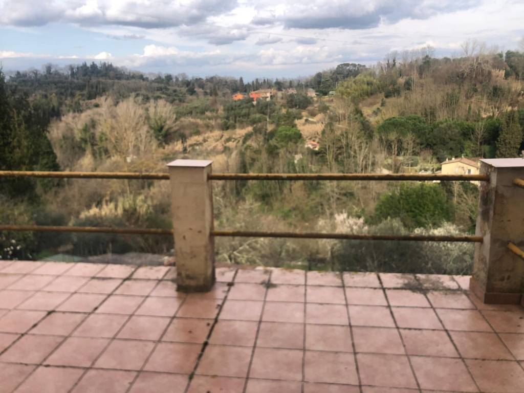 casa indipendente in vendita a Pontedera in zona Montecastello