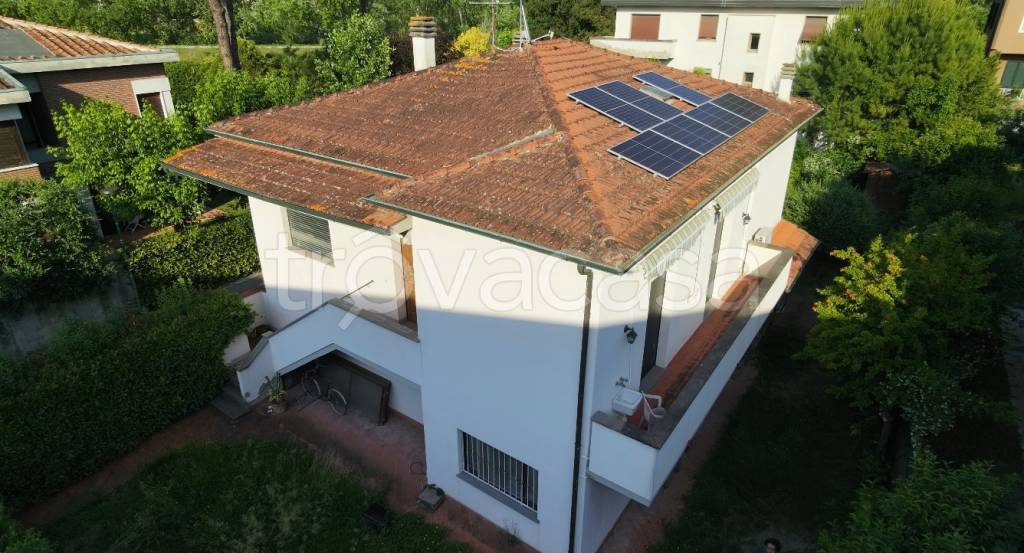 casa indipendente in vendita a Pontedera