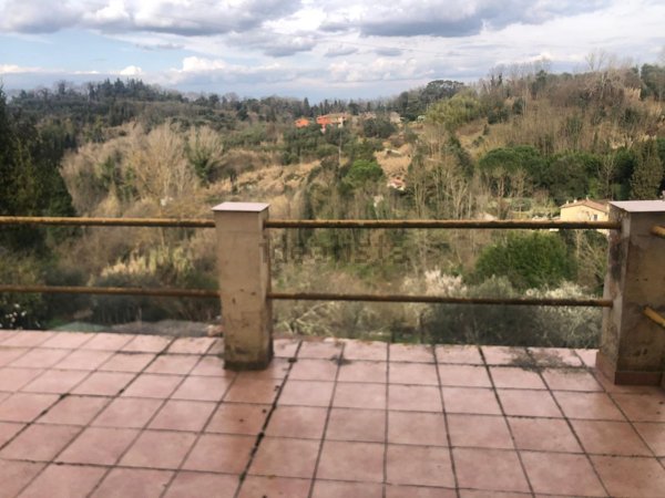 casa indipendente in vendita a Pontedera in zona Montecastello