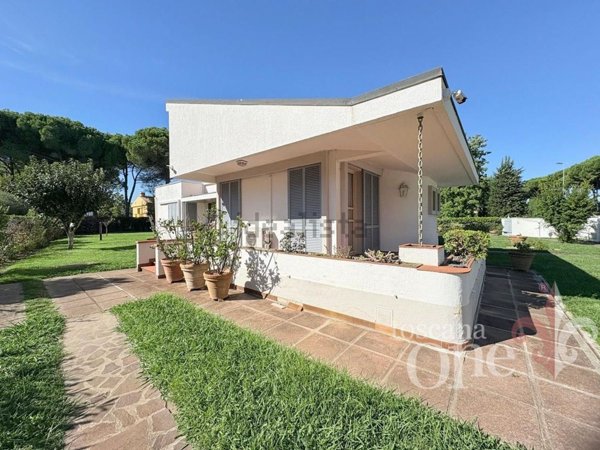 casa indipendente in vendita a Pontedera