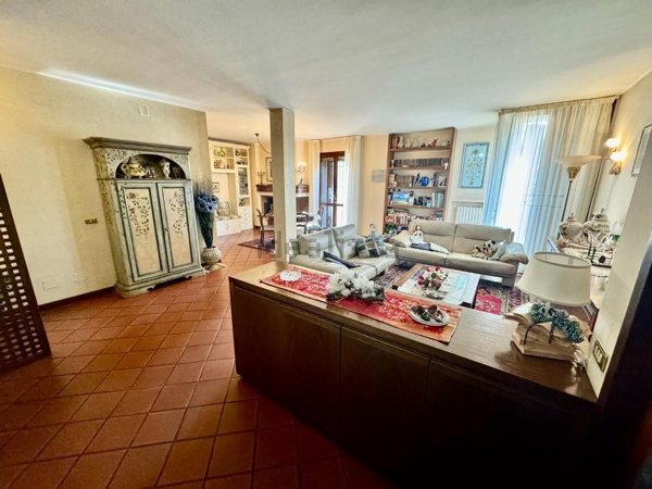 casa indipendente in vendita a Pontedera