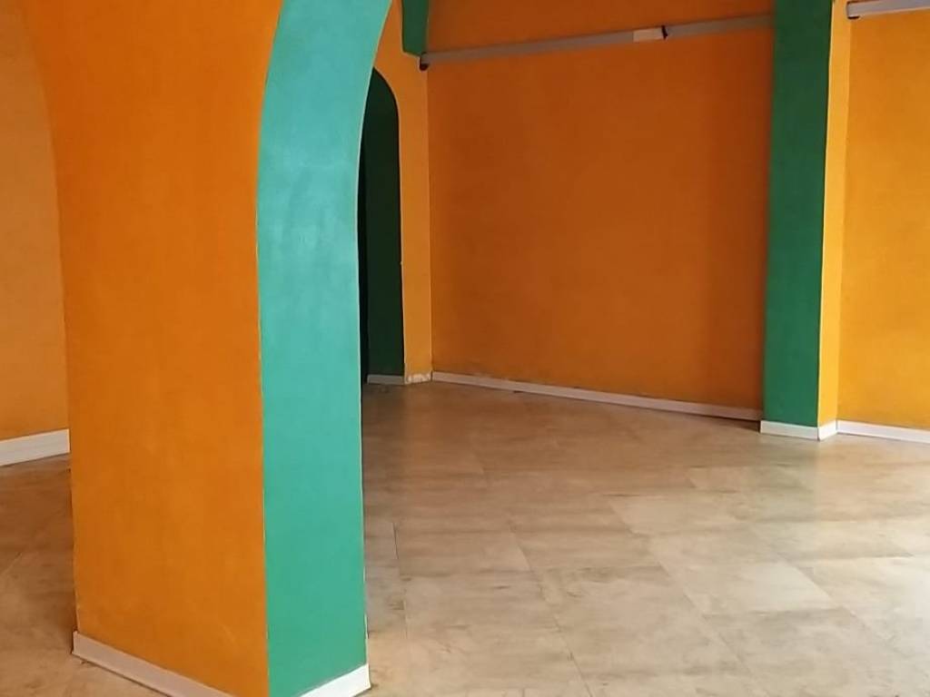 negozio in vendita a Pontedera