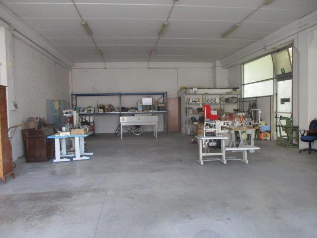 locale commerciale in vendita a Pontedera