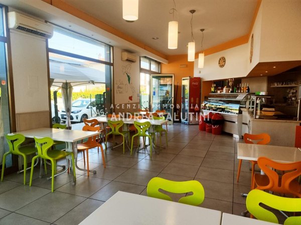 negozio in vendita a Pontedera