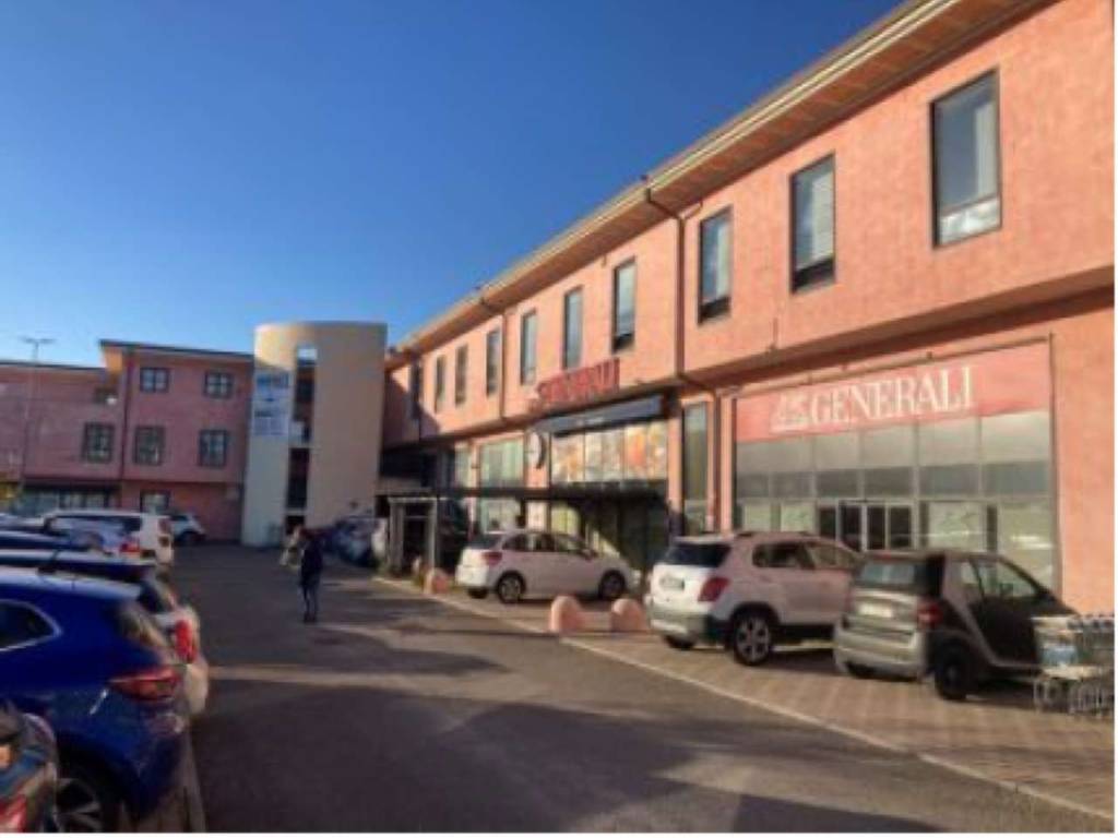 negozio in vendita a Pontedera