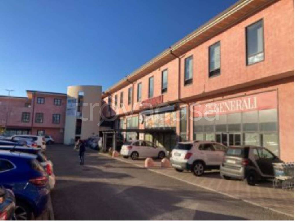 negozio in vendita a Pontedera