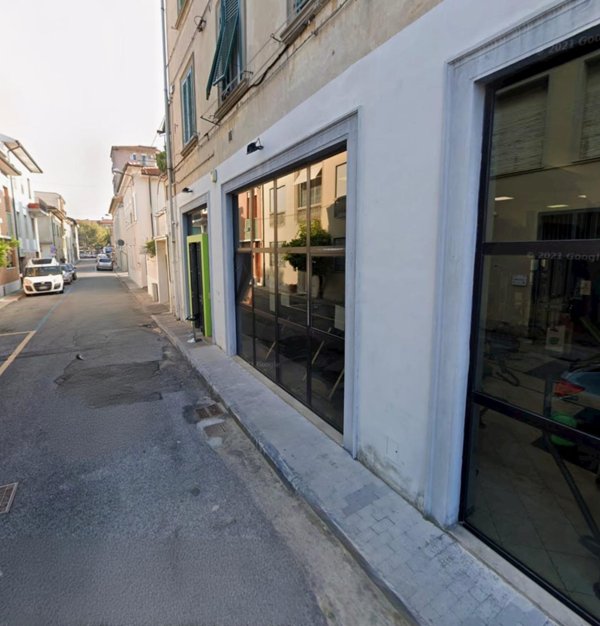 locale commerciale in vendita a Pontedera