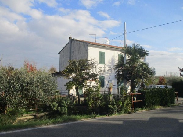 casa indipendente in vendita a Pontedera