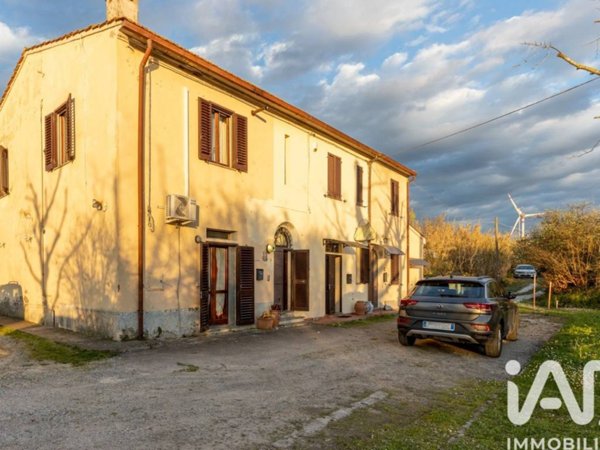 casa indipendente in vendita a Pontedera