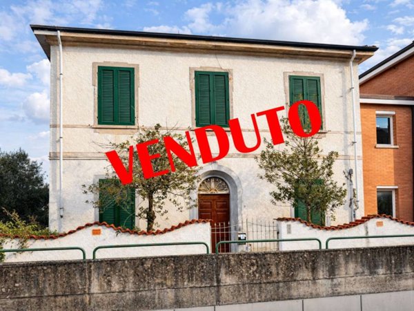 casa indipendente in vendita a Pontedera