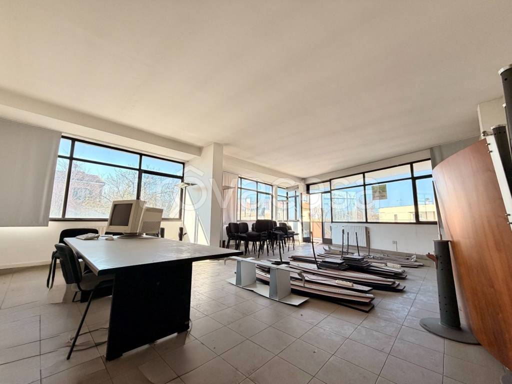 negozio in vendita a Pontedera in zona La Bianca