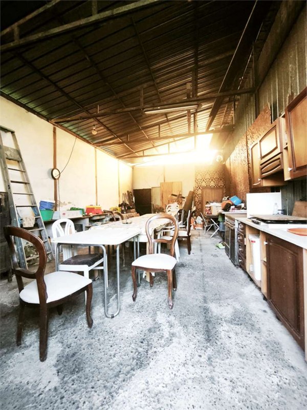 locale di sgombero in vendita a Pontedera in zona Santa Lucia