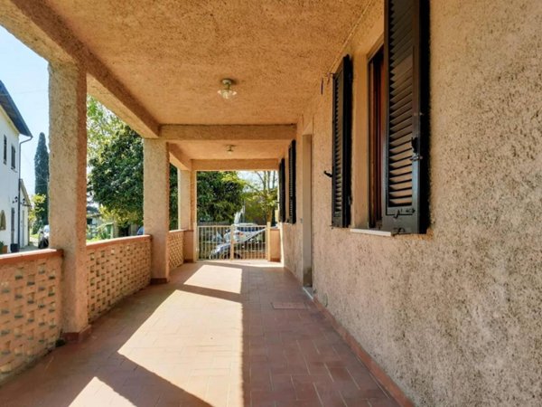 intera palazzina in vendita a Pontedera