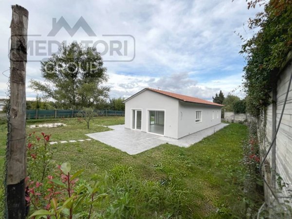 casa indipendente in vendita a Pontedera in zona Montecastello