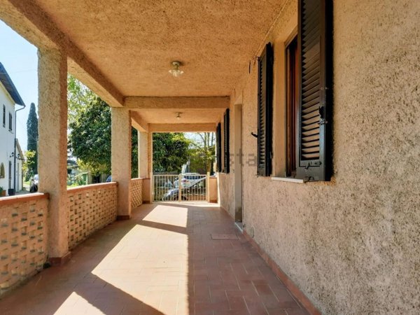 casa indipendente in vendita a Pontedera
