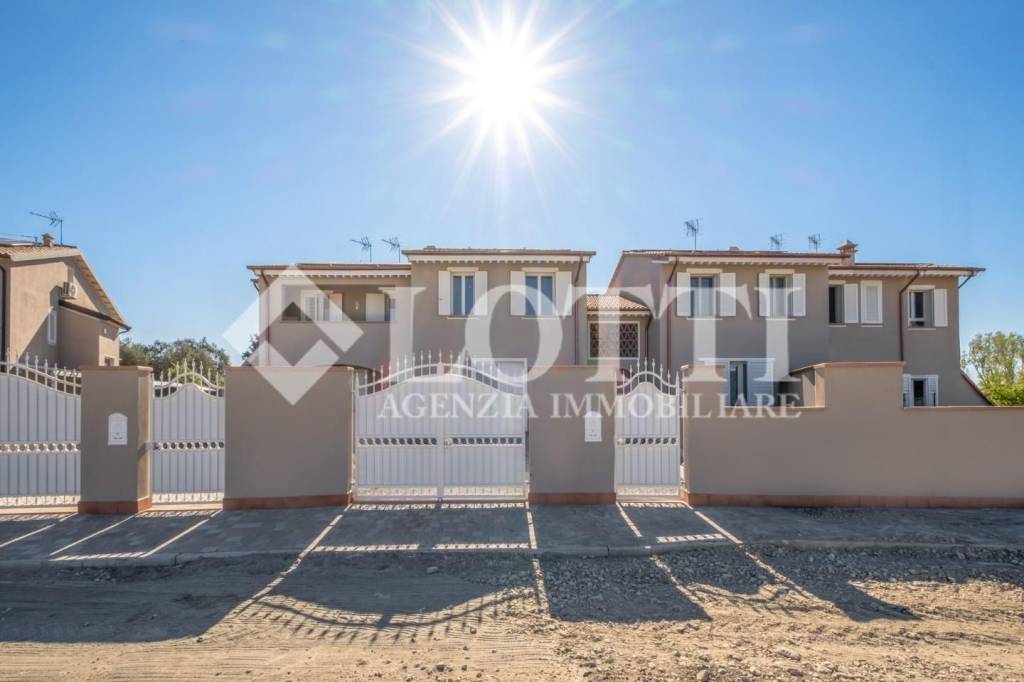 casa indipendente in vendita a Pontedera in zona Santa Lucia