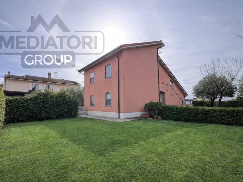 casa indipendente in vendita a Pontedera in zona Il Romito