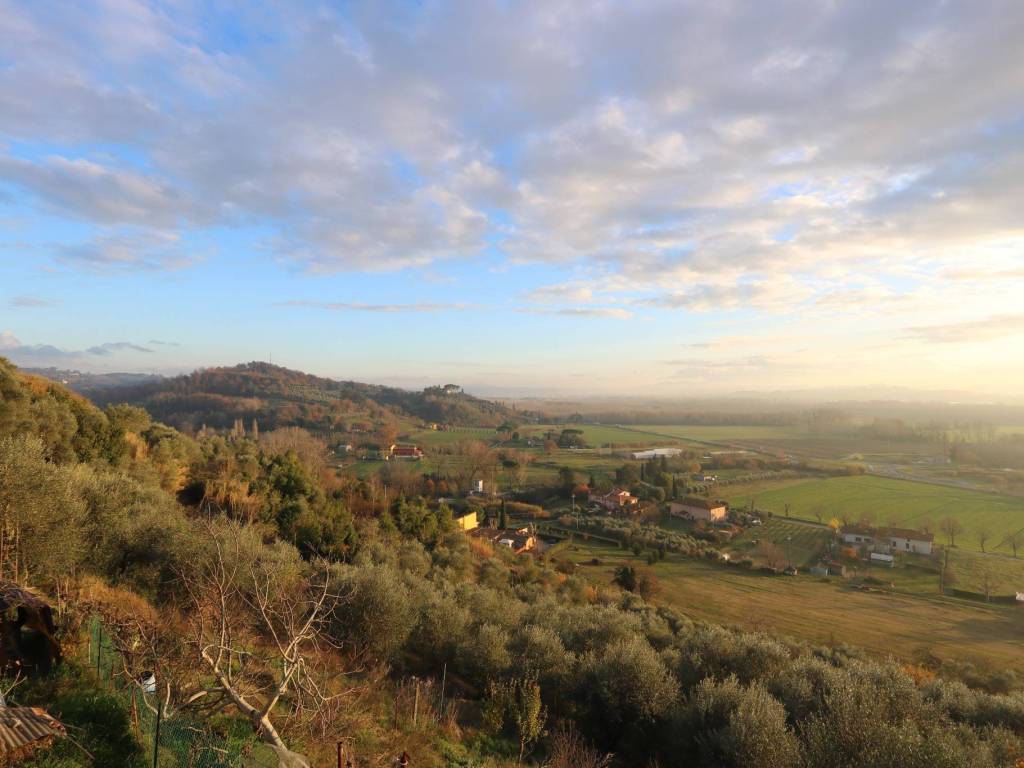 casa indipendente in vendita a Pontedera in zona Treggiaia