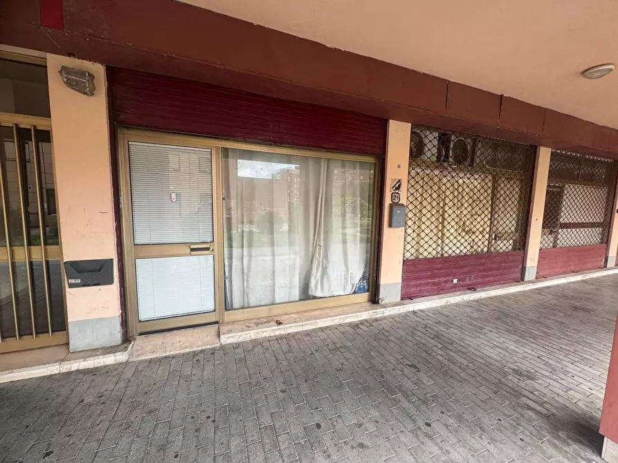 locale commerciale in vendita a Pontedera