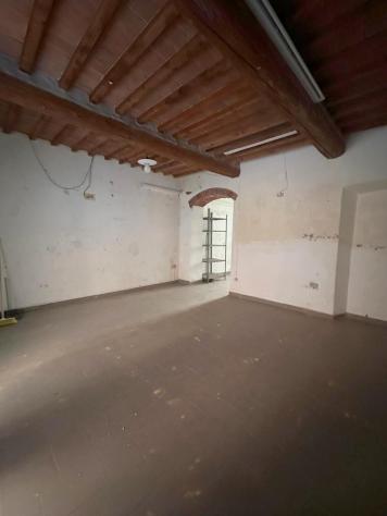 negozio in vendita a Pontedera