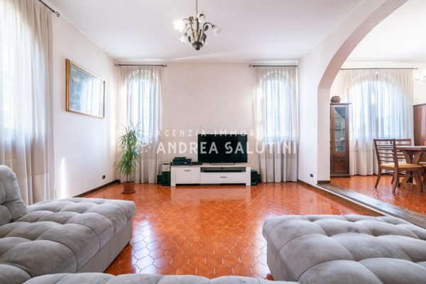 casa indipendente in vendita a Pontedera