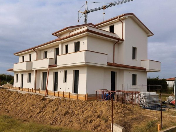 casa indipendente in vendita a Pontedera