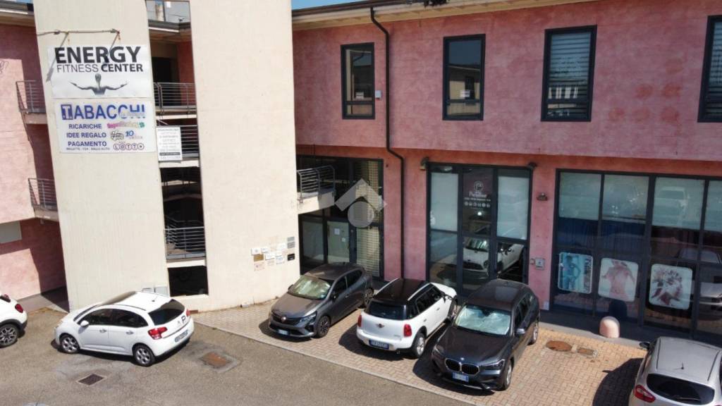 negozio in vendita a Pontedera