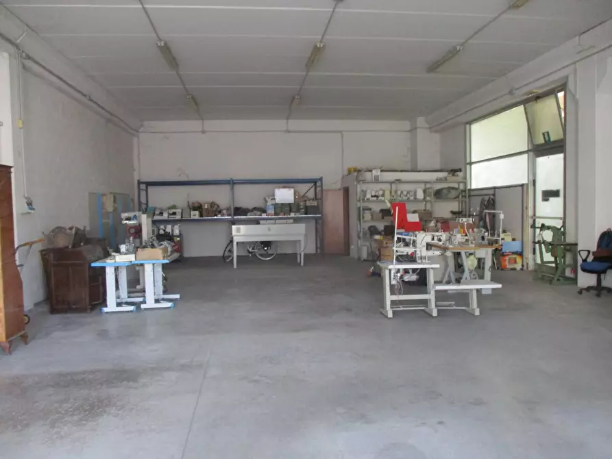 capannone in vendita a Pontedera