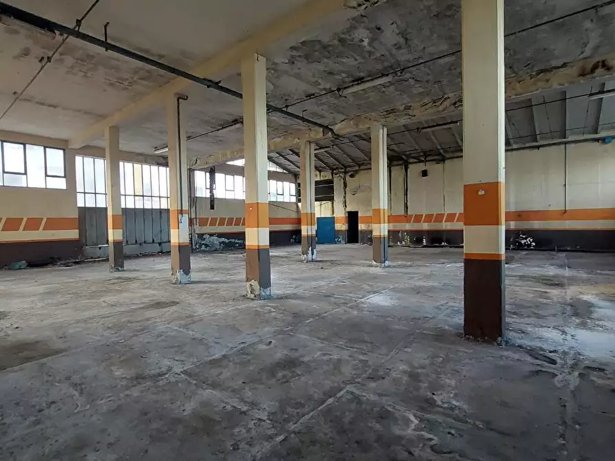 locale di sgombero in vendita a Pontedera