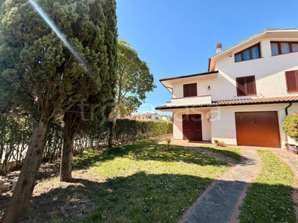 casa indipendente in vendita a Pontedera in zona Santa Lucia