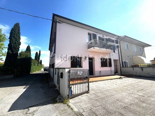 appartamento in vendita a Pontedera in zona Santa Lucia