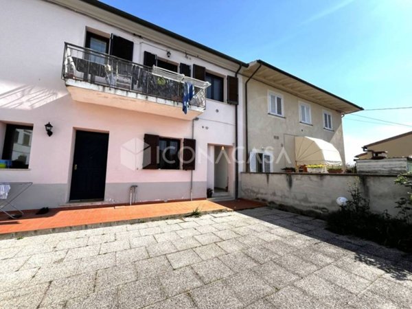 appartamento in vendita a Pontedera in zona Santa Lucia
